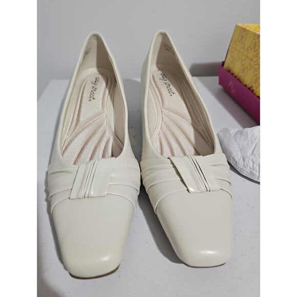 NEW Easy Street Square Toe Pumps Womens 10 Kitten Heel Bone Comfort Slip On - Picture 6 of 11